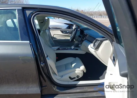 2022 Volvo S60 B5 Inscription z USA, uszkodzony, nr VIN 7JRL12TL6NG155311